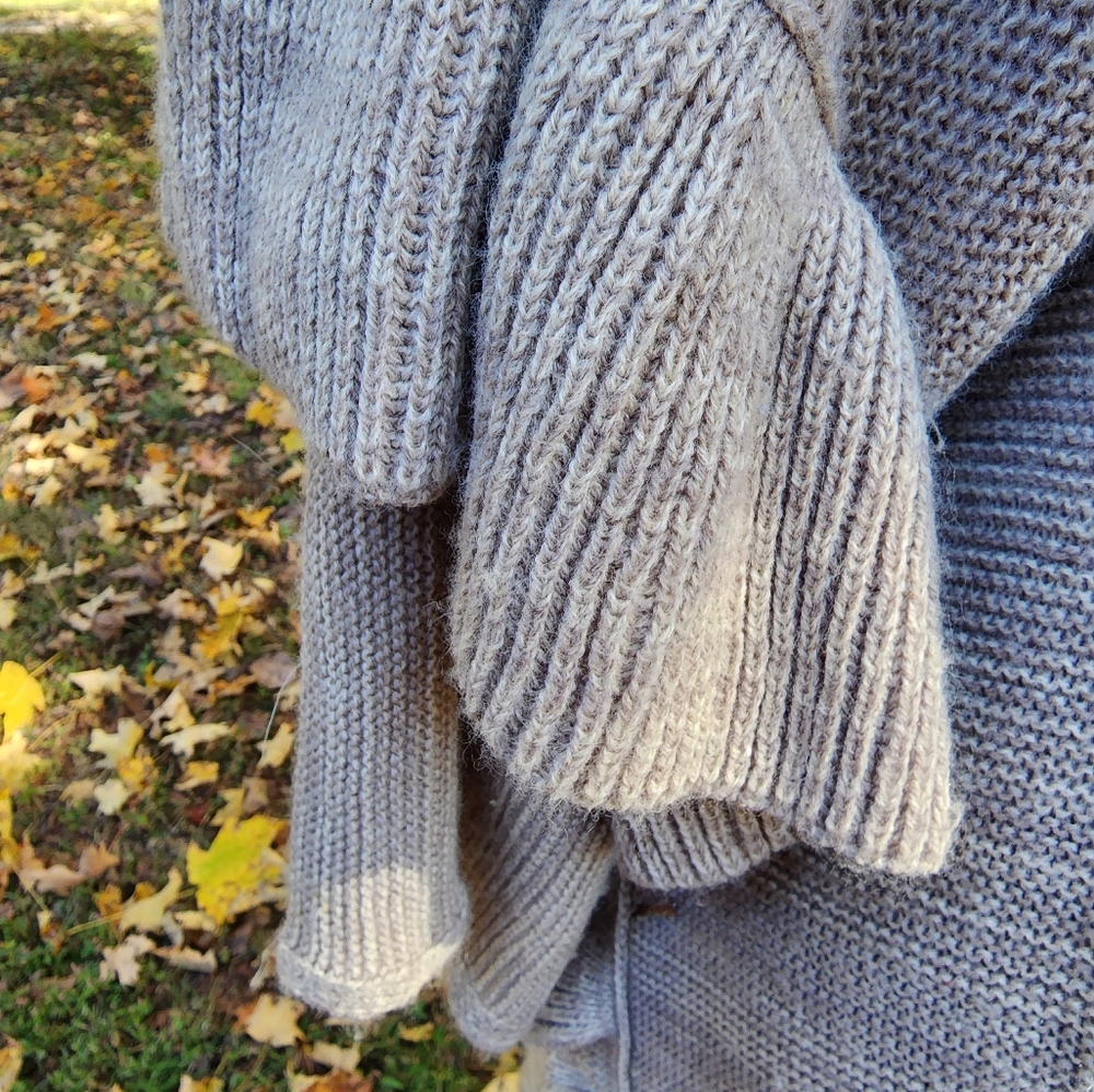 Poncho - Picture 4 of 6
